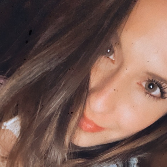 Meet your Posher, Daniella - Picture 1 of 1